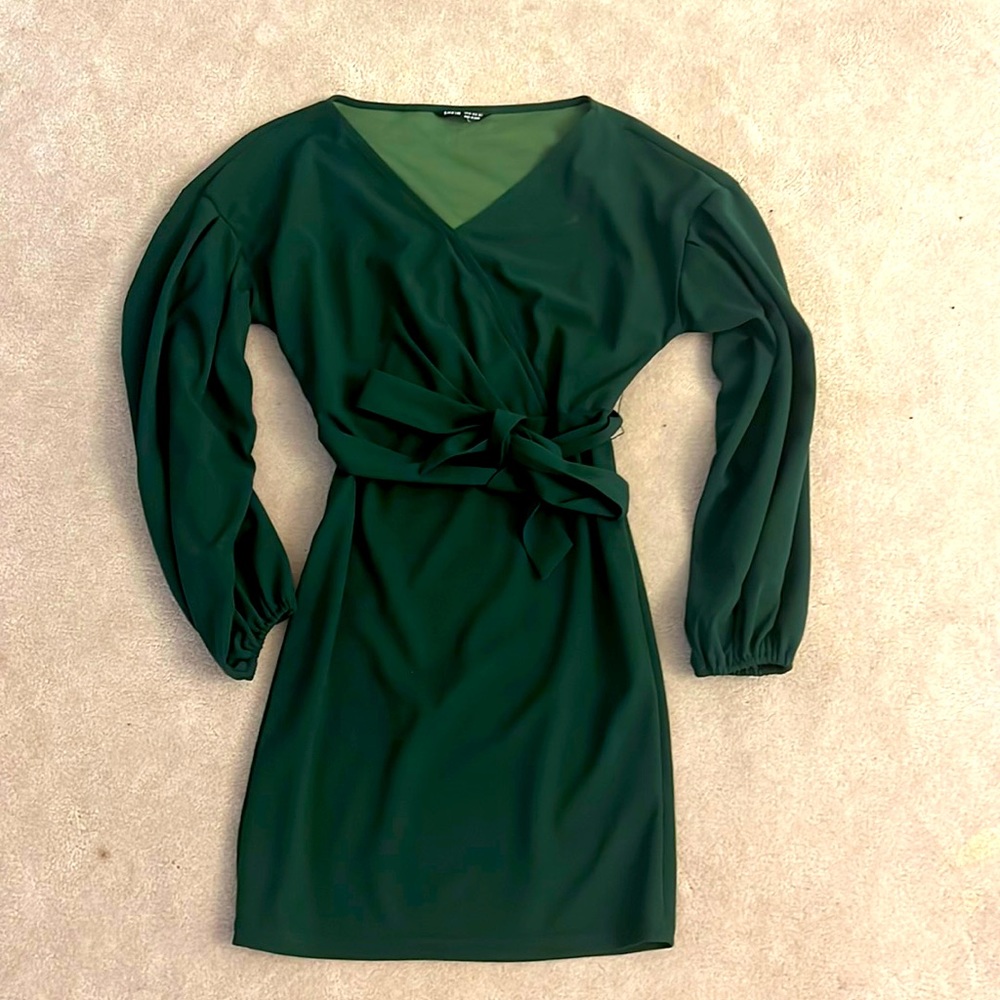 Dark green balloon sleeve dress with belt